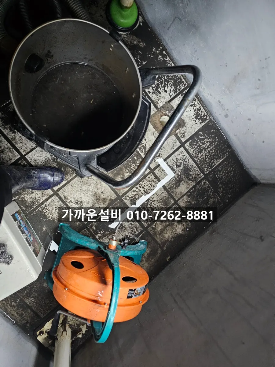 우수관에서 꺼낸 이물질 우수관에서 꺼낸 이물질